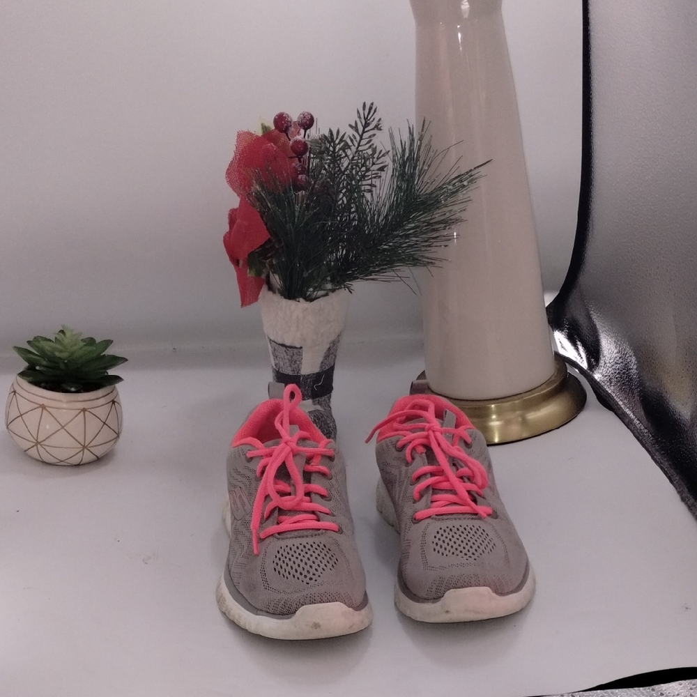 Skechers Women's Athletic Shoes in Gray and Pink
